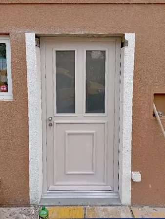 Portes : Porte assemblée frêne-laquage extérieur 11.webp