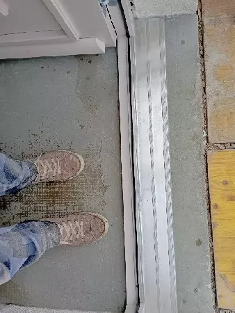 Portes : Porte assemblée frêne-seuil-laquage extérieur 13.webp