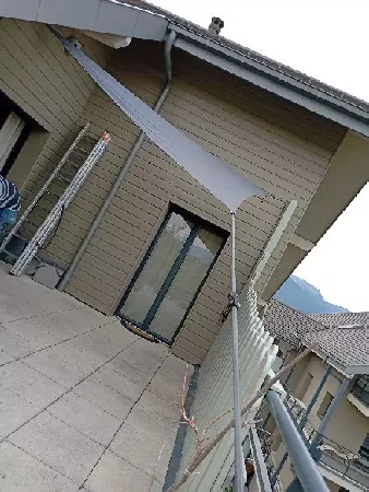 Terrasse : Installation d'une toile pare-soleil sur poulies 53.webp