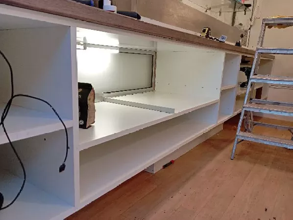 Food-truck : Rangement suspendu d'un food-truck 73.webp