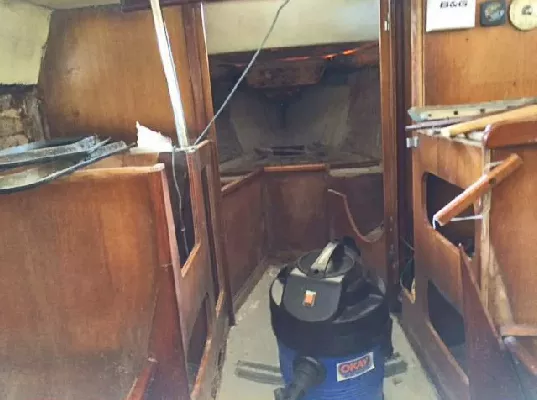 Voilier : Intérieur d’une cabine avant 78.webp